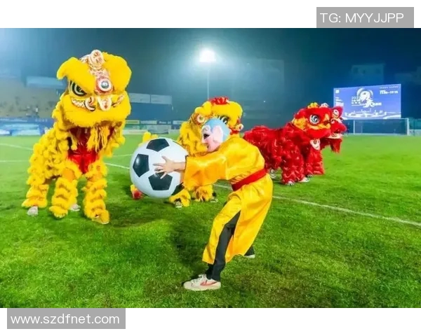 足球明星与传统舞狮文化的精彩碰撞瞬间视频分享
