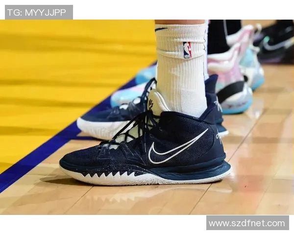 欧文新鞋发布会引发争议踩踏耐克Logo彰显艺术无界限