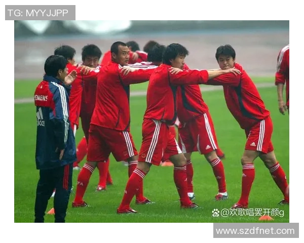 中国足球队迎战泰国队期待突破重围争取胜利展现团队实力